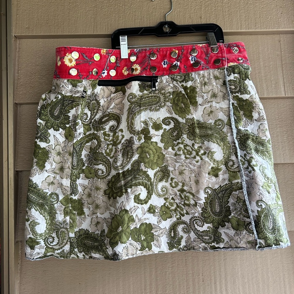 Zand Amsterdam snap skirt reversible one size. Length 18.5”